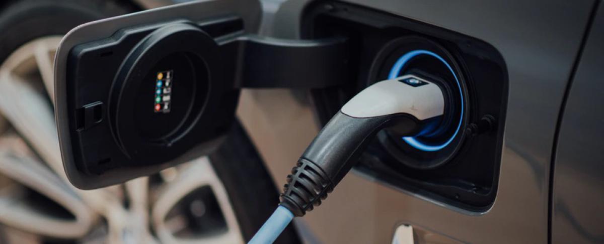 Laadpaal auto aanleggen